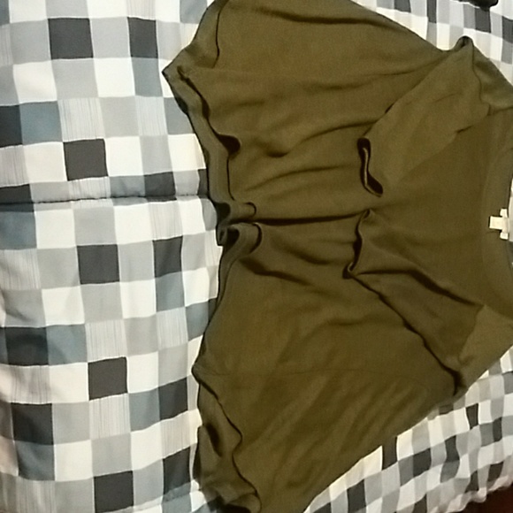 Top - Picture 2 of 2